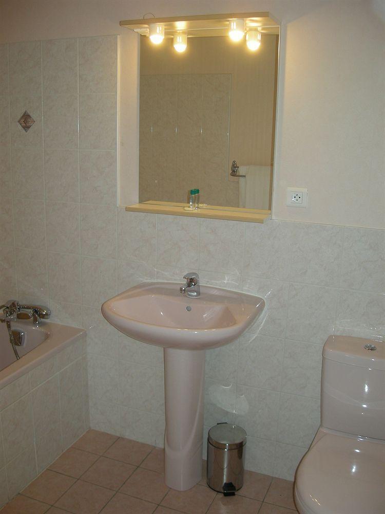 שרבורג Hotel La Renaissance מראה חיצוני תמונה