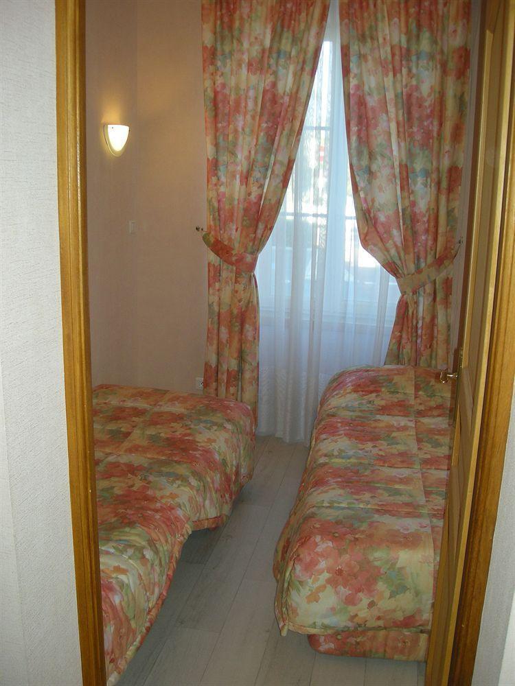 שרבורג Hotel La Renaissance מראה חיצוני תמונה